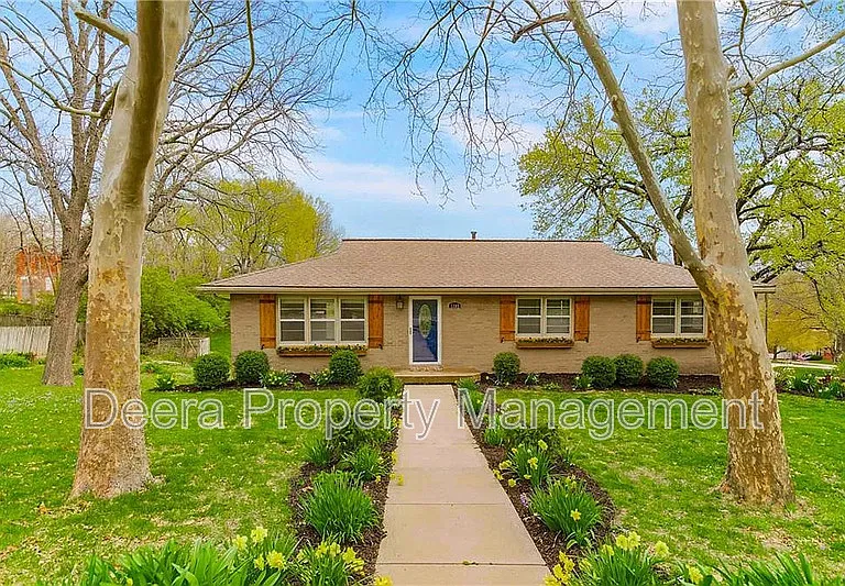 1305 Craig Dr — Photo 1