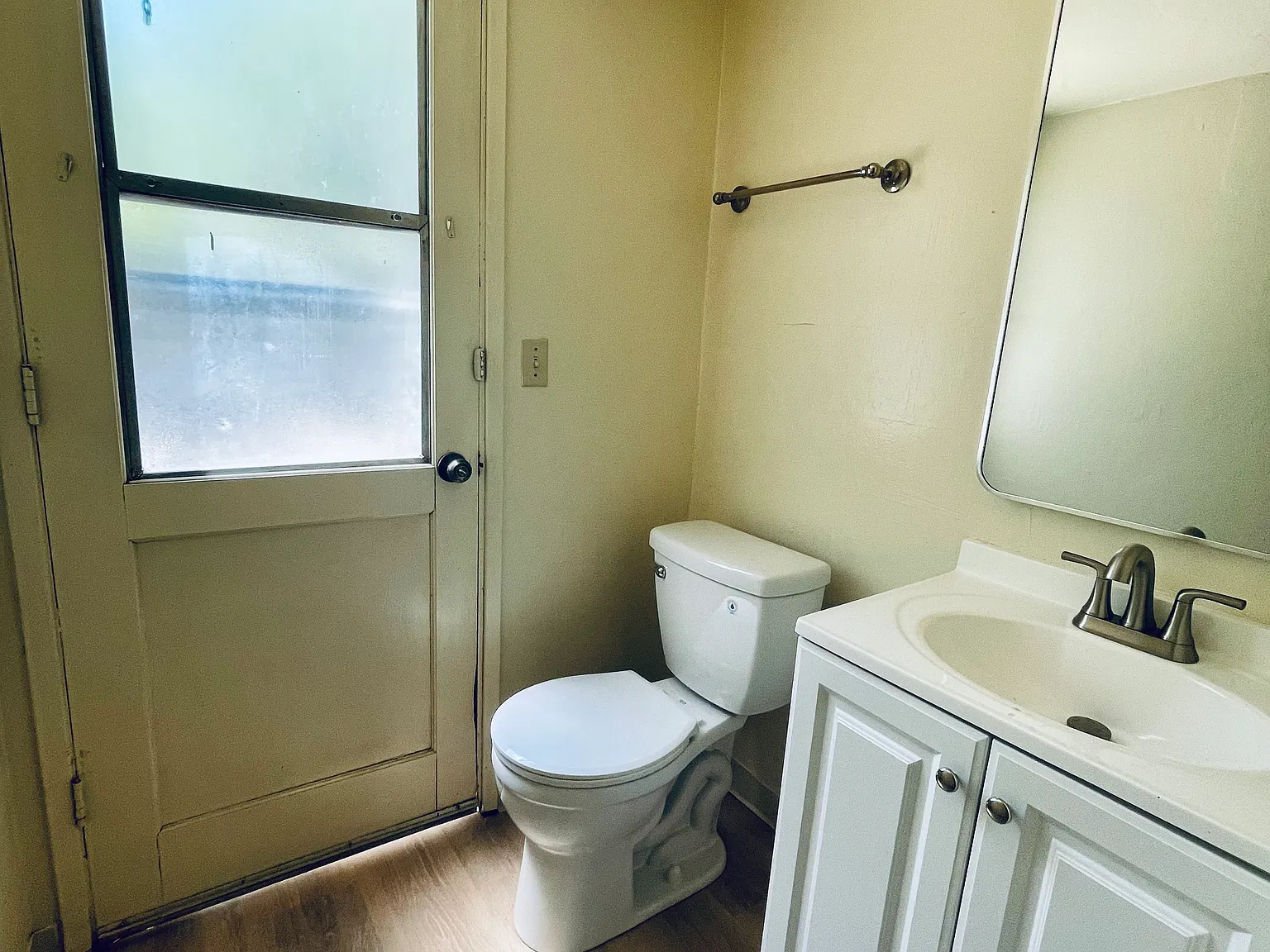 4 bed, 2.5 bath, 2162 sqft, $3,200 — Photo 4