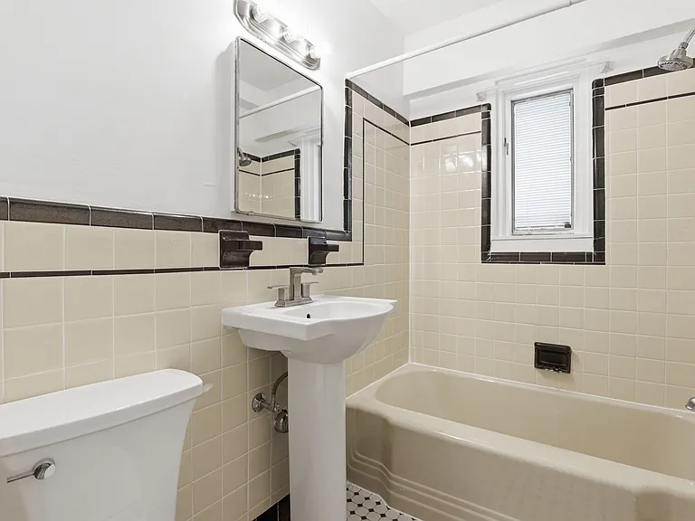 2720 Wisconsin Ave NW #302 — Photo 2