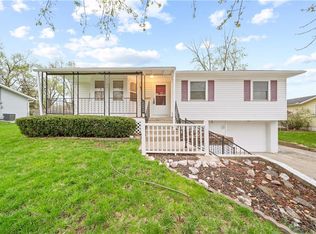 213 SW Yost Ave, Lees Summit, MO 64081