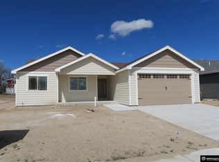 950 Flicker St, Douglas, WY 82633