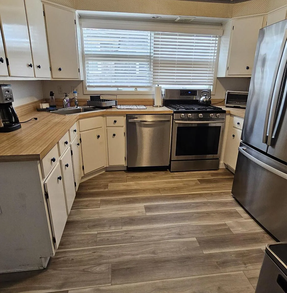 6 bed, 3603 sqft, $7,800 — Photo 4