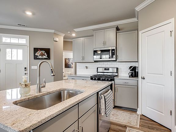 5th image of 667 Cypress Glen Ln