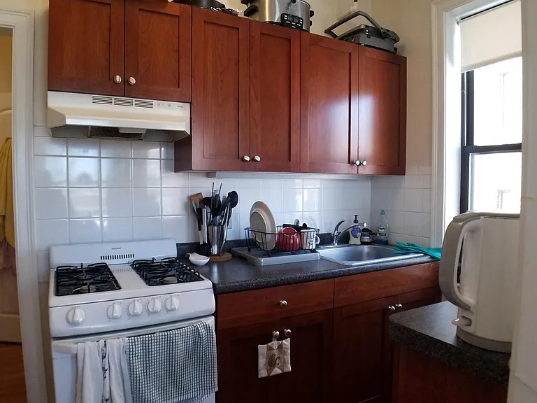 4 Park Vale Ave #2 — Photo 1