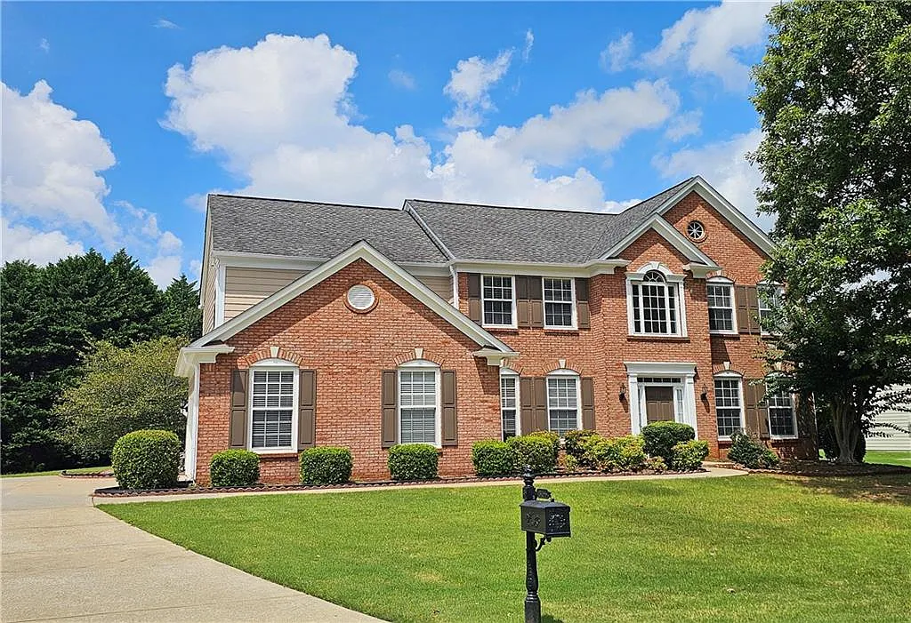 5 bed, 2.5 bath, 2974 sqft, $3,200 — Photo 1
