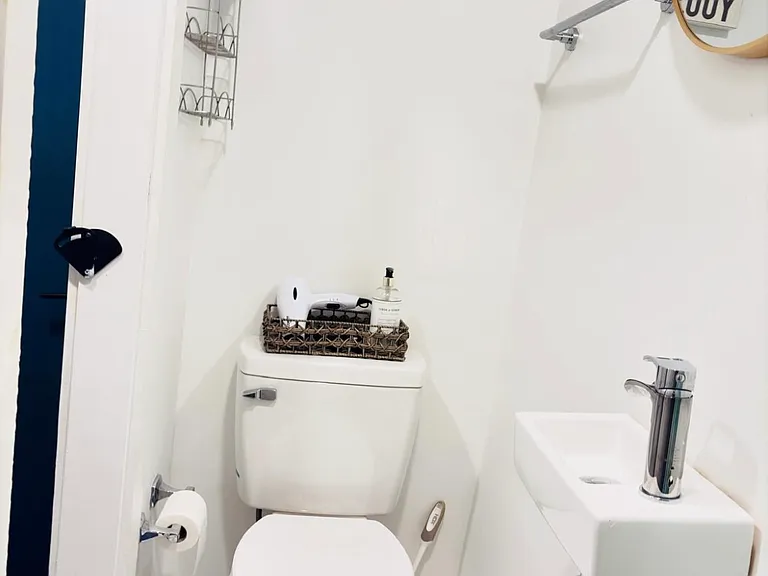 1646 Vine St #8 — Photo 15