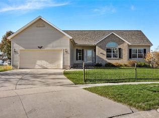 5540 Hunters Ridge Ct, Marion, IA 52302