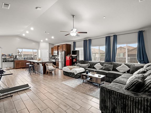 5th image of 6033 E Kerckhoff Ave