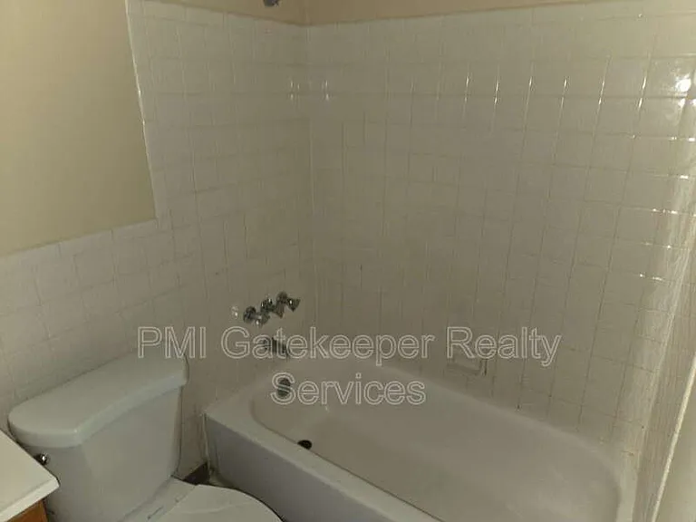 2459 Montana Ave #8 — Photo 23