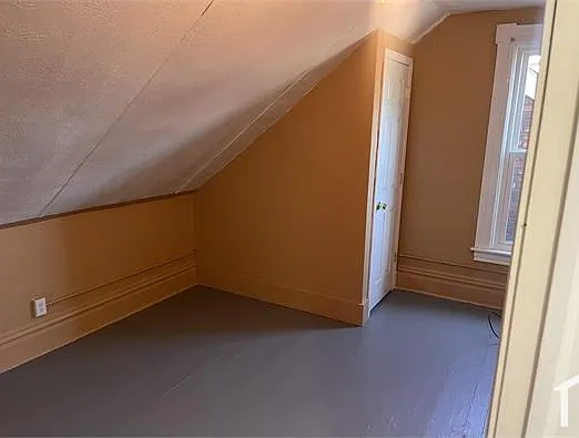 4 bed, 2200 sqft, $1,800 — Photo 4