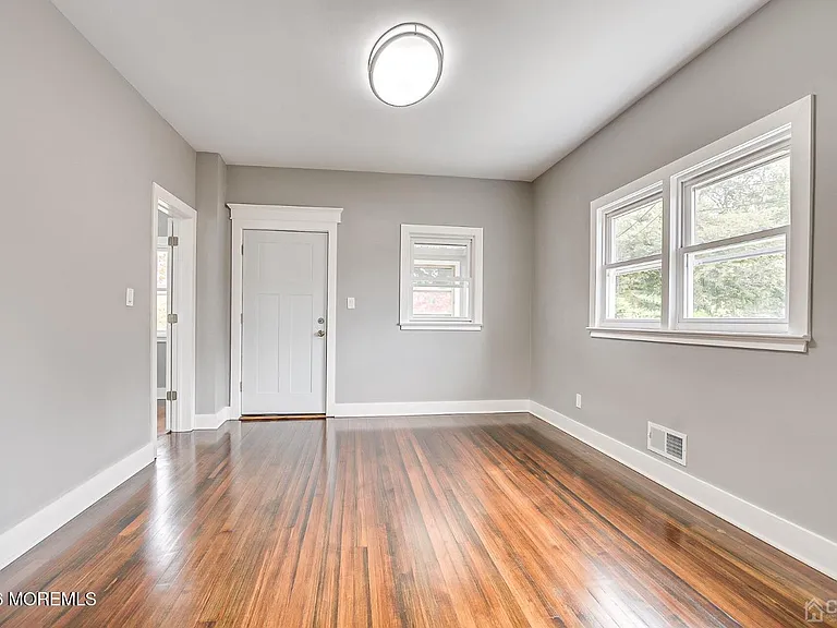 48 Johnson Pl — Photo 8