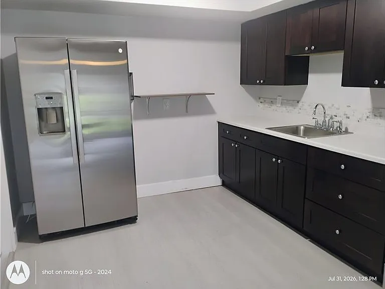 26 SW 6th St #2 — Photo 11