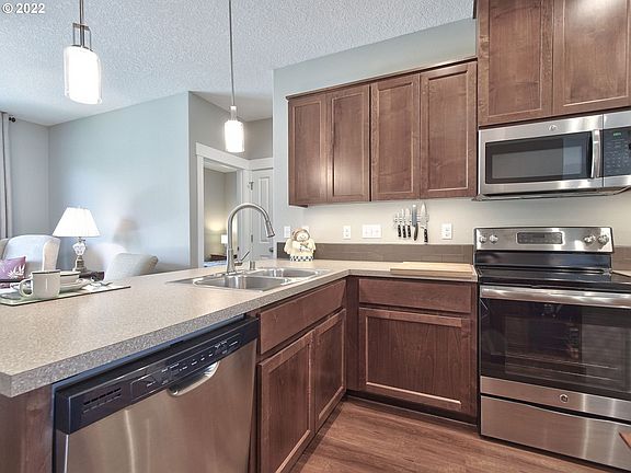 5th image of 249 W Christy Ct