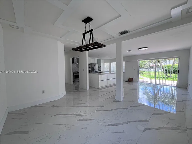 109 Gables Blvd — Photo 23