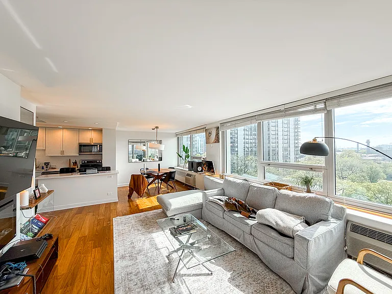 88 W Schiller St #809 — Photo 3