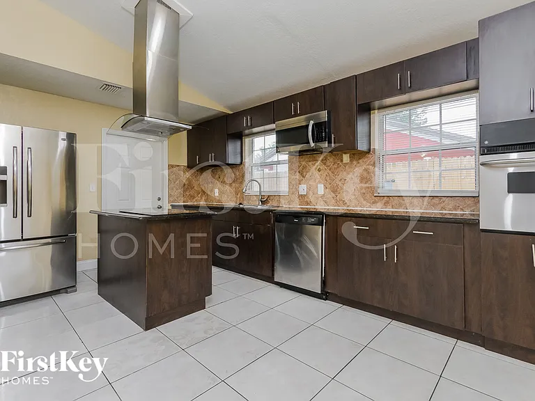 12126 Dakota Woods Ln — Photo 7