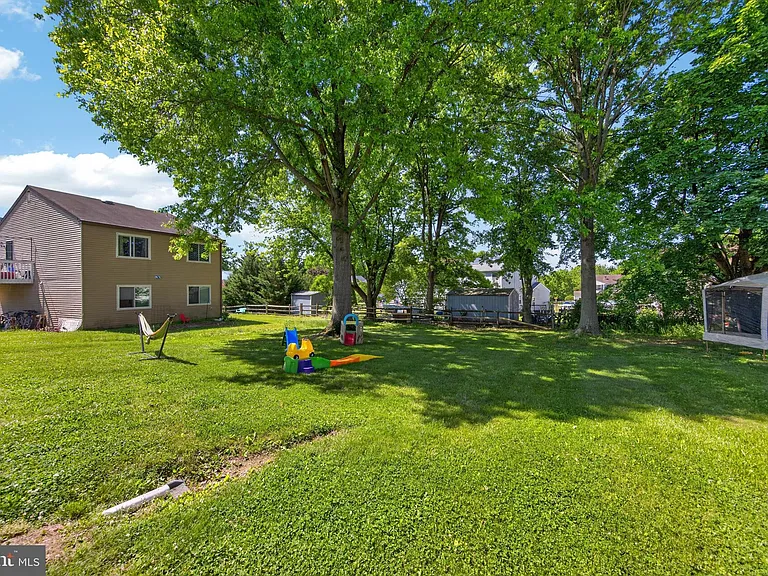 299 Florence Dr — Photo 22