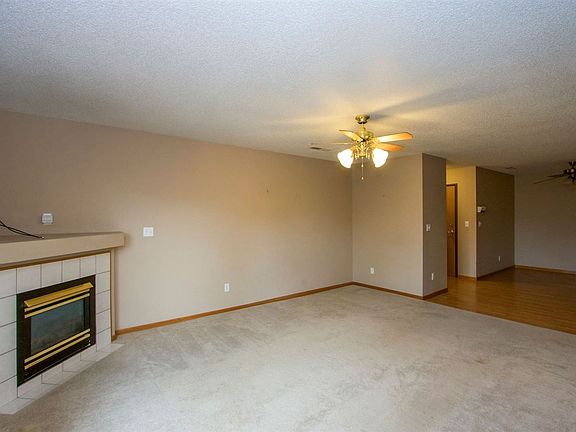 4th image of 428 W Side Dr