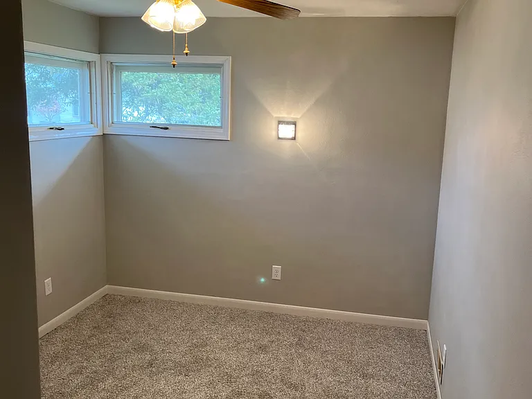 403 N West St — Photo 8