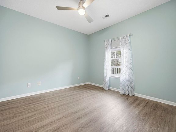 5th image of 3911 Gladiola Ct. #203