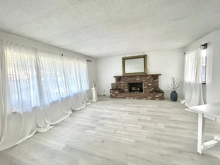 2133 Sperling Ave — Photo 8