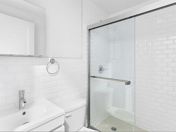 5th image of 92 Lexington Ave APT 3R
