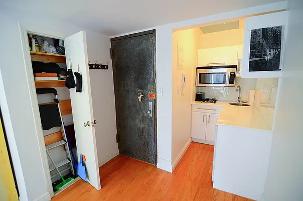 Rented by Fay Kong, LREB | media 7