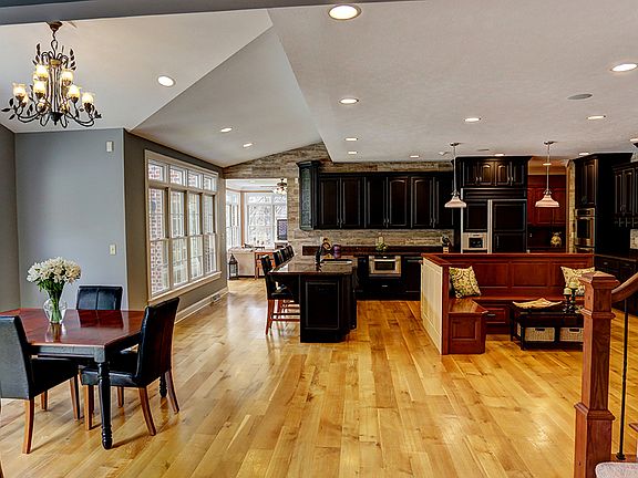 kitchen and breakfast area