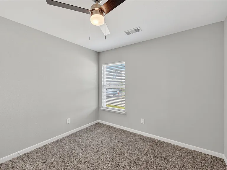 523 Bennie Leonard St — Photo 32