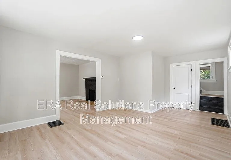 394 S Guilford Ave — Photo 18