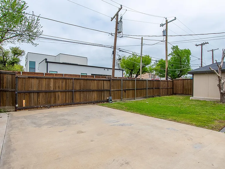 3631 Seguin Dr — Photo 38