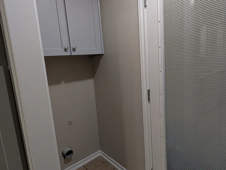 LAUNDRY ROOM DRYER HOOKUPS