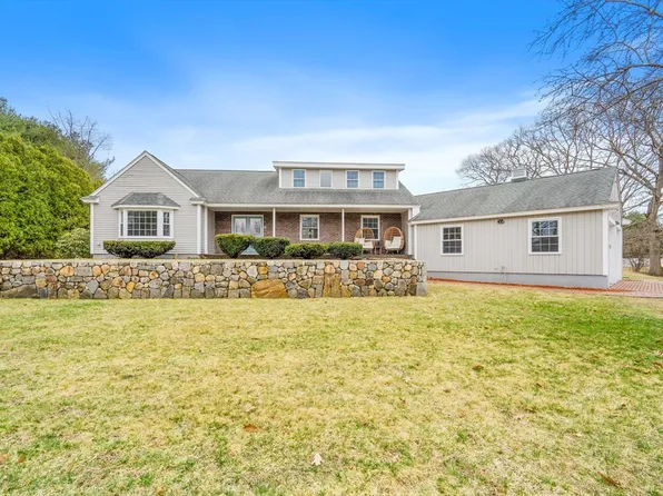 8 Crescent St, Tewksbury, MA 01876