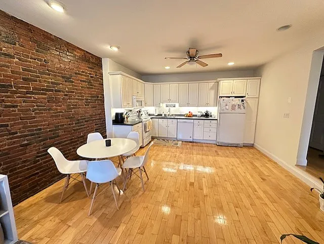 3 bed, 1.5 bath, 1200 sqft, $5,150 — Photo 4