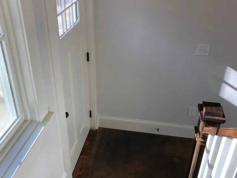 2121 Roslyn Ave — Photo 9