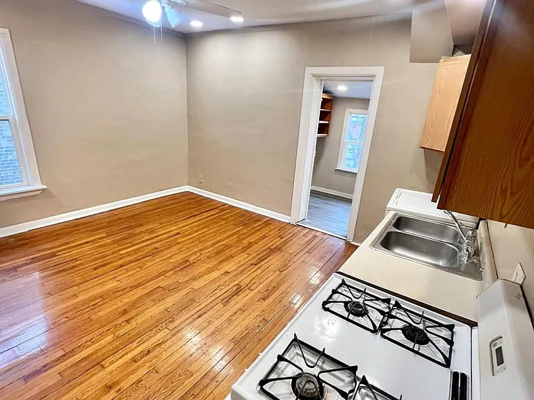 241 Ogden St #2R — Photo 3