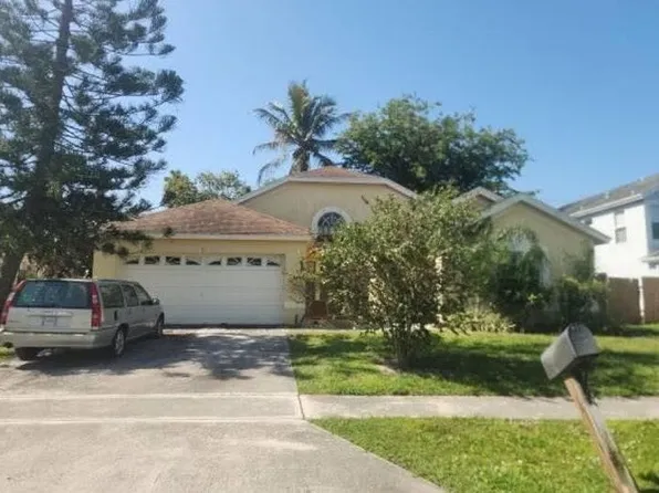 8 Meadows Park Ln, Boynton Beach, FL 33436