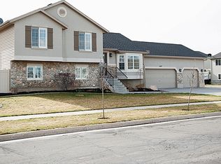 1687 W Saddlehorn Cir, Farmington, UT 84025