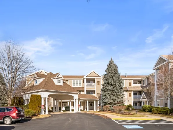 1000 Emerald Ct #1215, Tewksbury, MA 01876