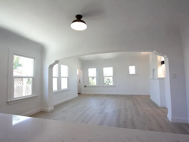 2 bed, 1000 sqft, $2,880 — Photo 4
