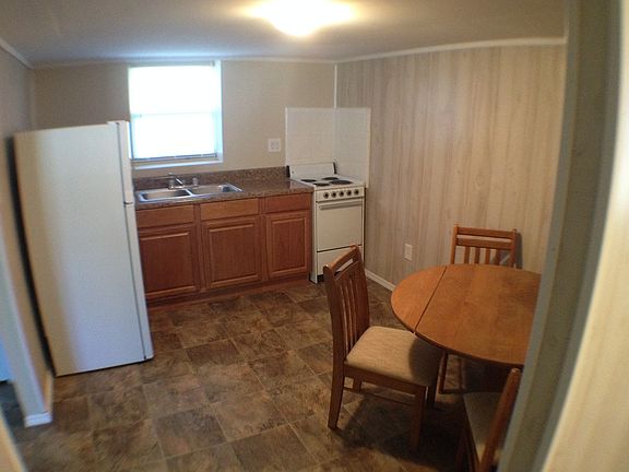 2nd image of 522 Francis Blvd