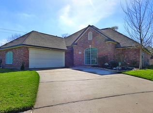60 Jalapeno Ct, Lake Jackson, TX 77566
