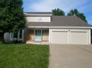 1037 SE Cape Dr, Lees Summit, MO 64081