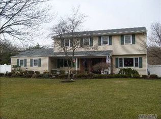 143 Church Rd, Great River, NY 11739
