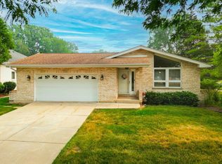 155 Washington Ct, Westmont, IL 60559