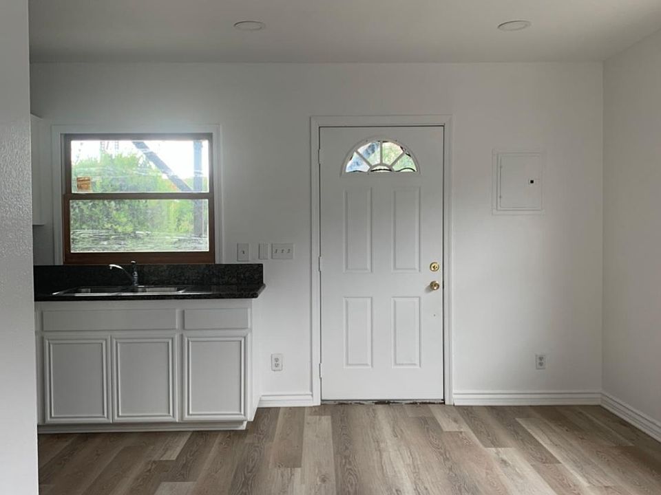 2nd image of 2426 Imperial Ave