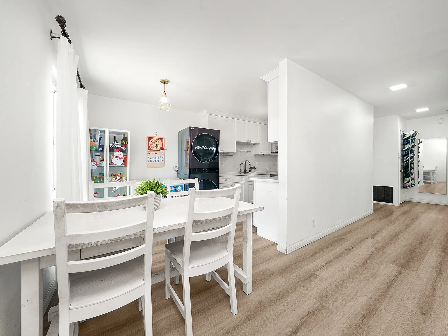 2 bed, 913 sqft, $2,800 — Photo 3