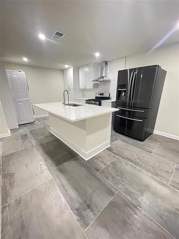 3 bed, 2.0 bath, 3990 sqft, $2,650 — Photo 2