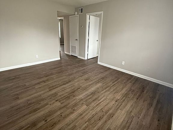 4th image of 802 Riviera Dr