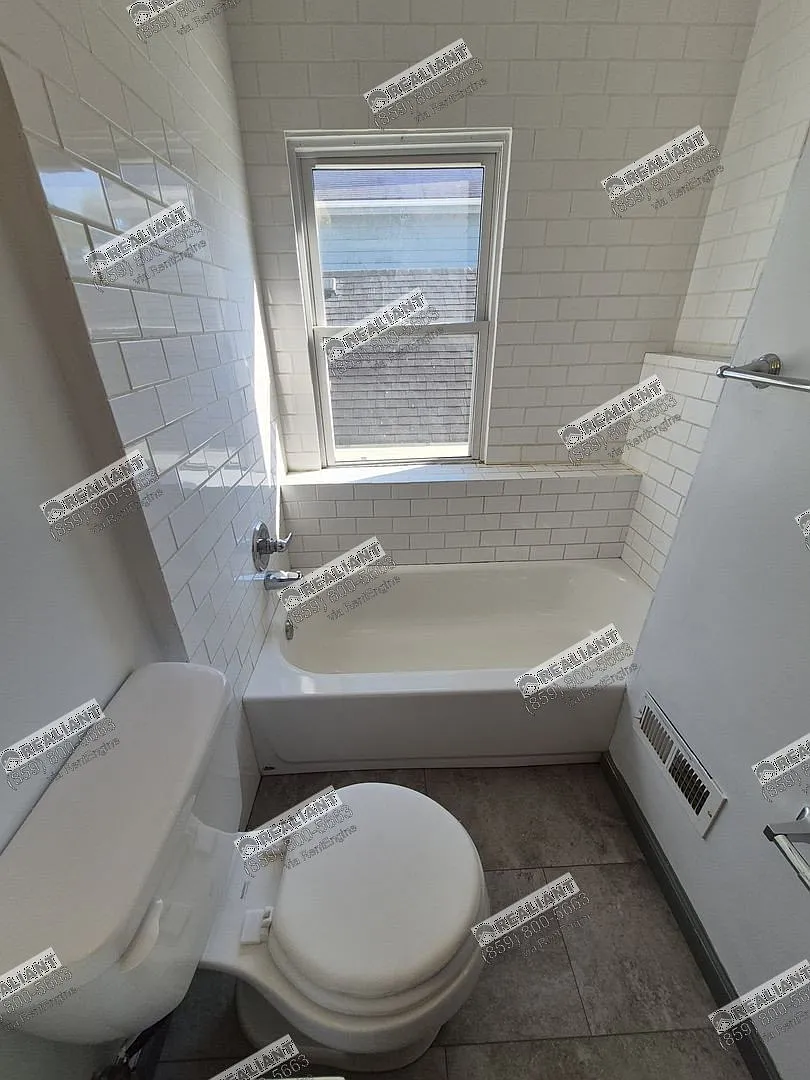 1 bed, 1.0 bath, $995 — Photo 4